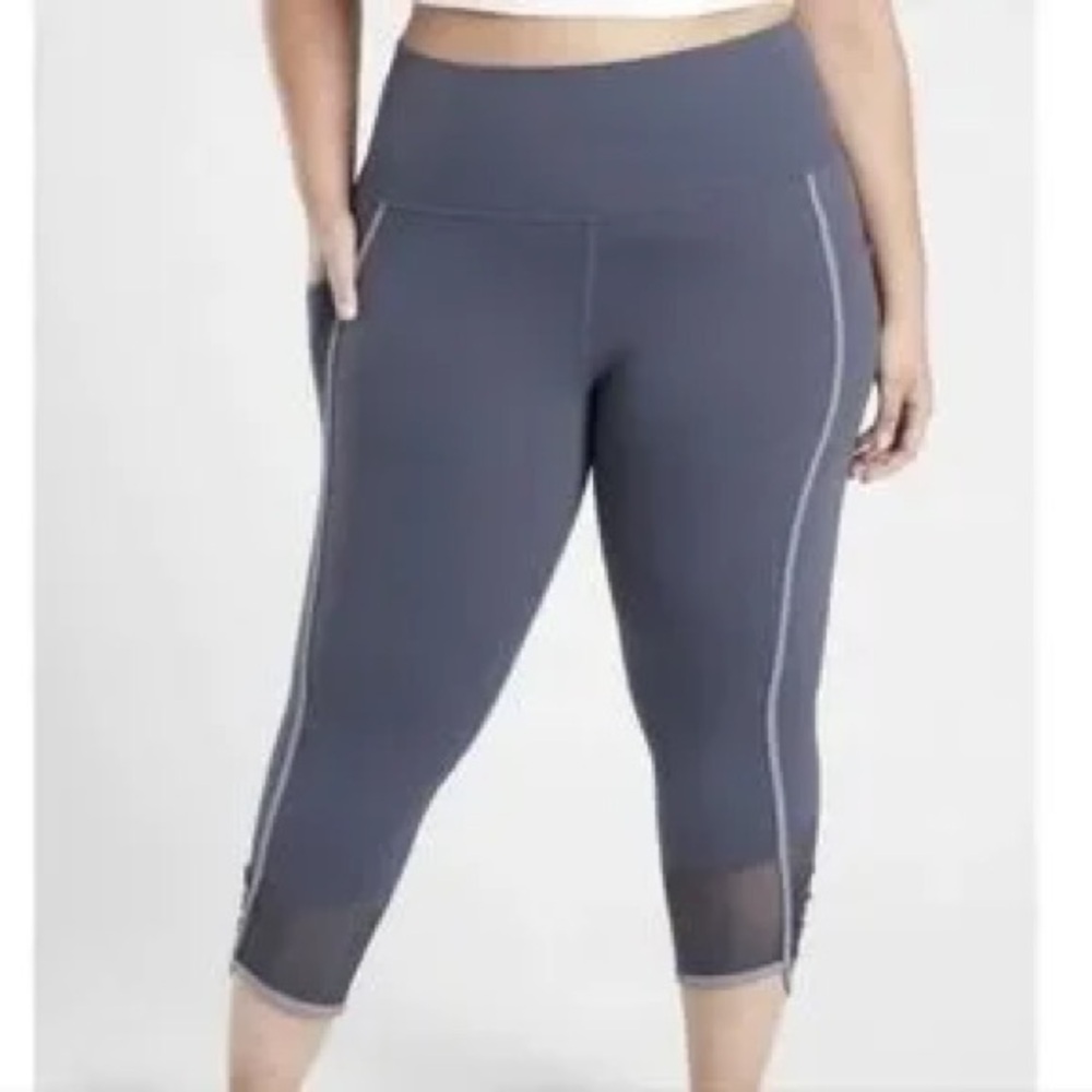Athleta Salutation Stash Pocket II Mesh Capri – Women’s Small, Medieval Violet